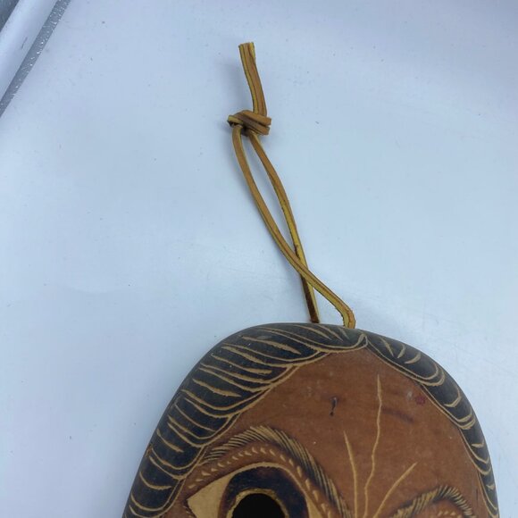 Vtg Tribal Man Mask Gourd Art Wall Hanging Hand Carved 7" x 5.5" - Picture 3 of 7
